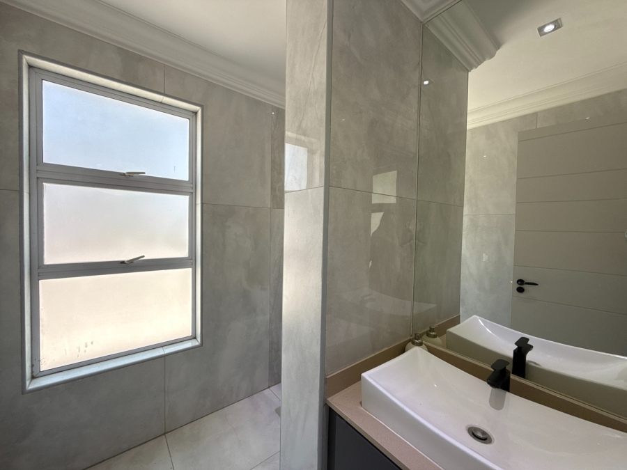 5 Bedroom Property for Sale in The Islands Estates North West